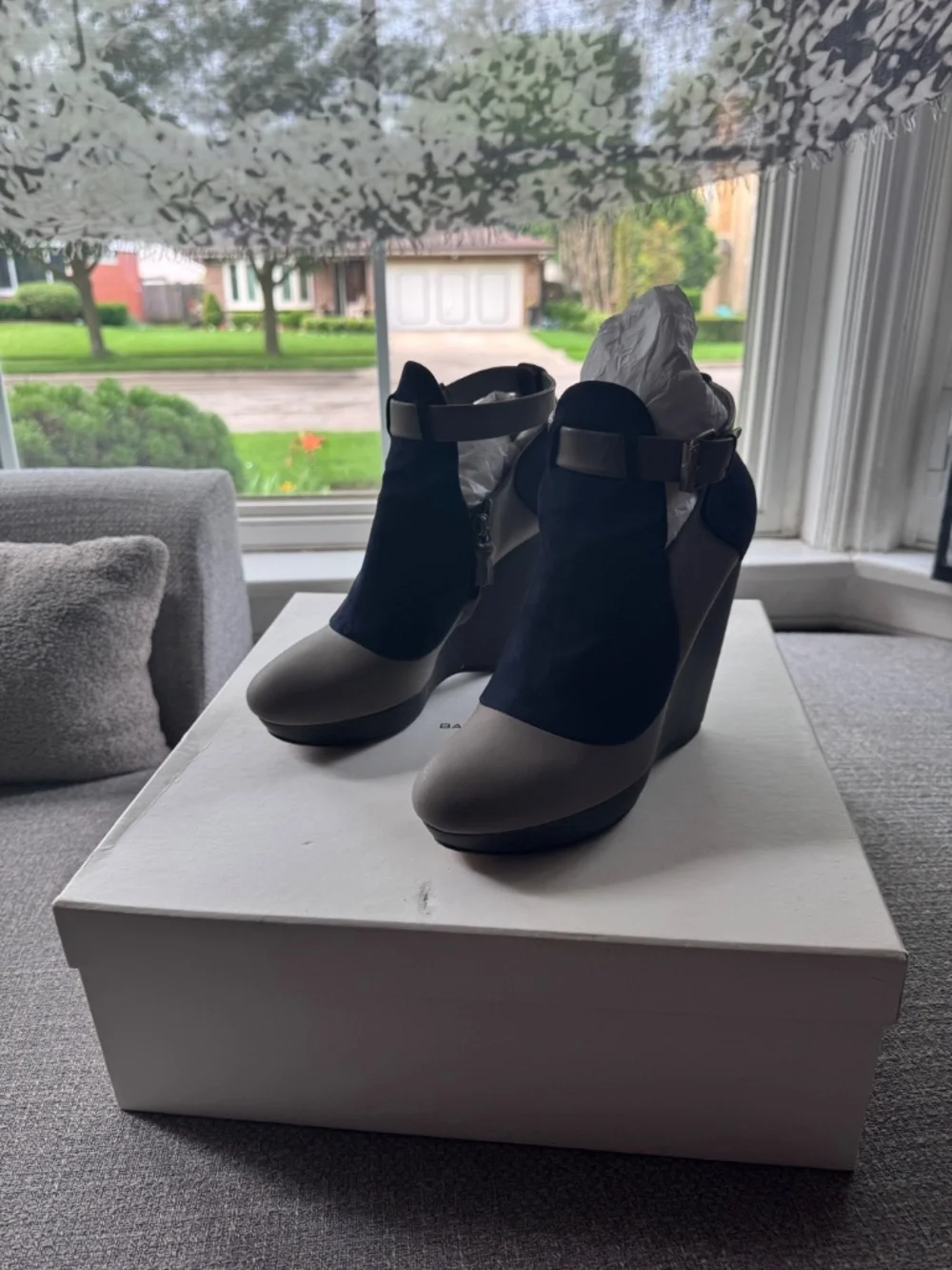 Balenciaga Navy Taupe Suede Wedge Ankle Booties Sz 10.5 / EU 40.5